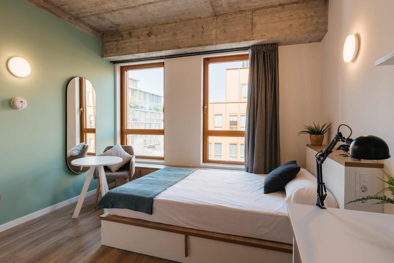 For Students Studying In Barcelona Only - Stunning Spacious Studios And Private Rooms At Pallars Student Accommodation المظهر الخارجي الصورة