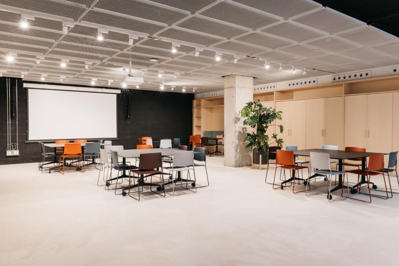 For Students Studying In Barcelona Only - Stunning Spacious Studios And Private Rooms At Pallars Student Accommodation المظهر الخارجي الصورة