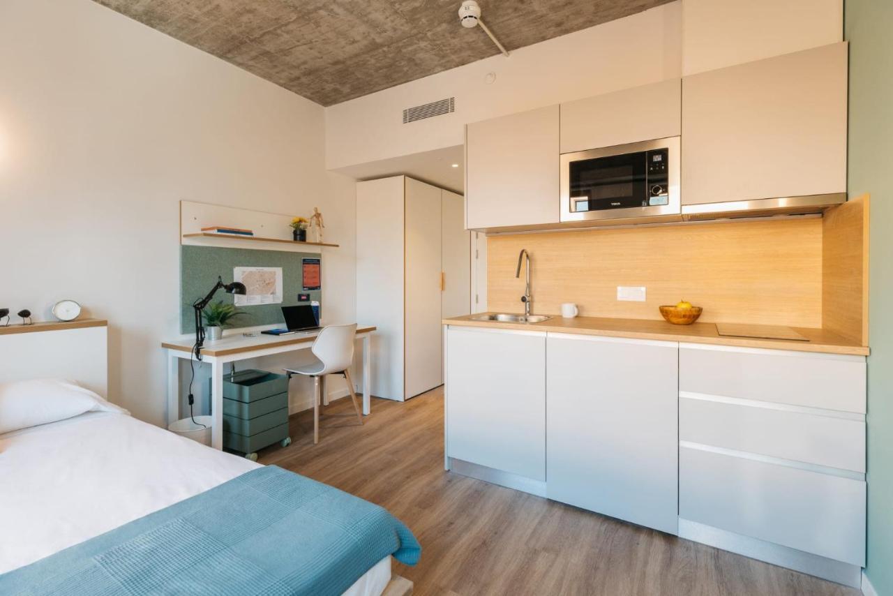 For Students Studying In Barcelona Only - Stunning Spacious Studios And Private Rooms At Pallars Student Accommodation المظهر الخارجي الصورة