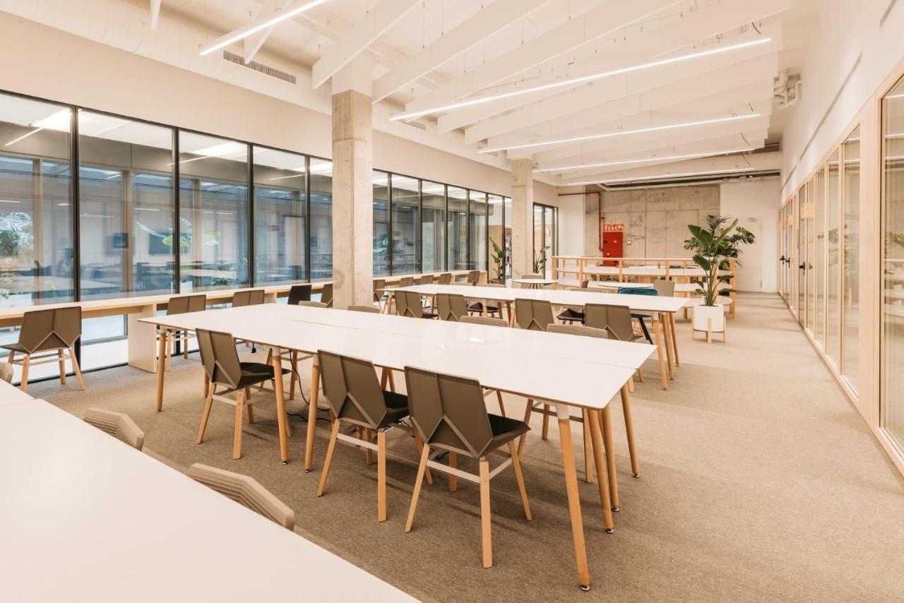 For Students Studying In Barcelona Only - Stunning Spacious Studios And Private Rooms At Pallars Student Accommodation المظهر الخارجي الصورة