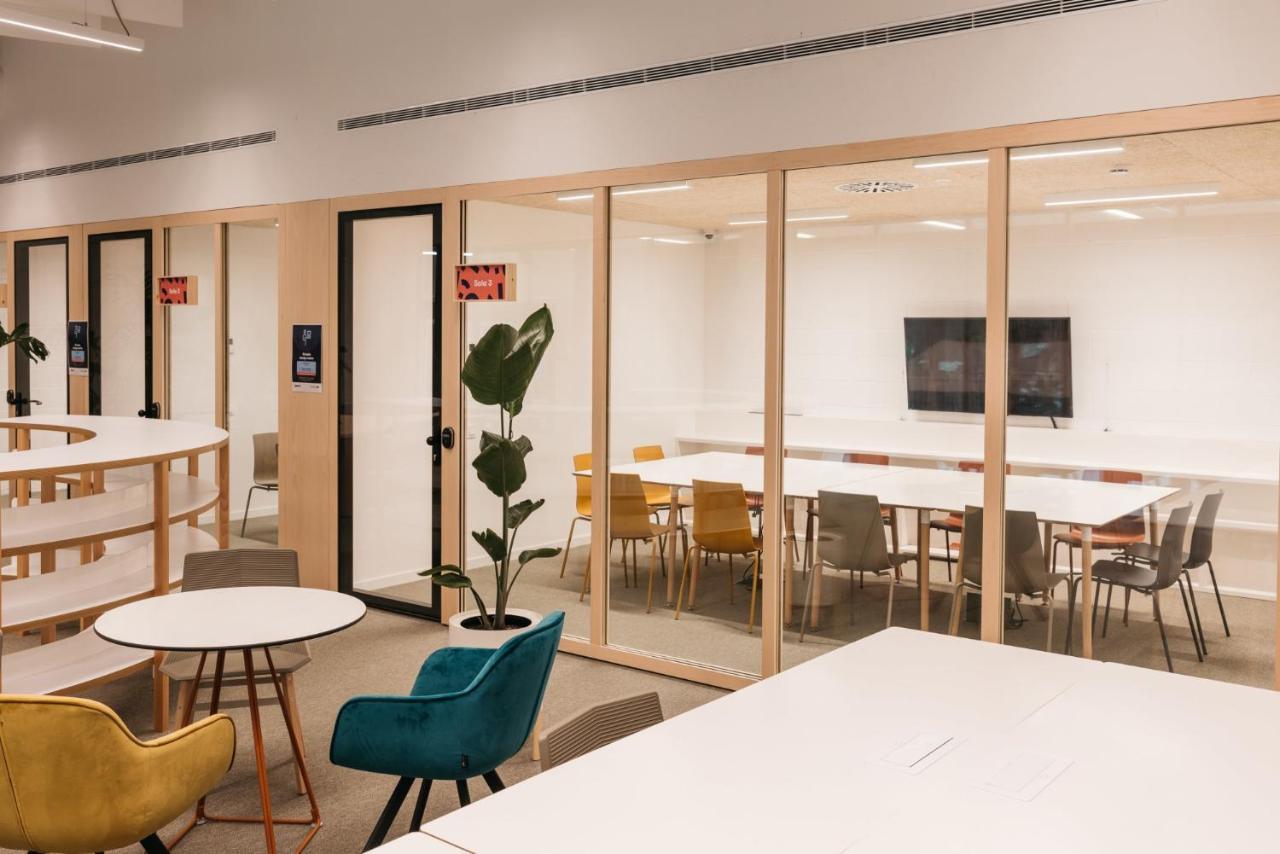 For Students Studying In Barcelona Only - Stunning Spacious Studios And Private Rooms At Pallars Student Accommodation المظهر الخارجي الصورة