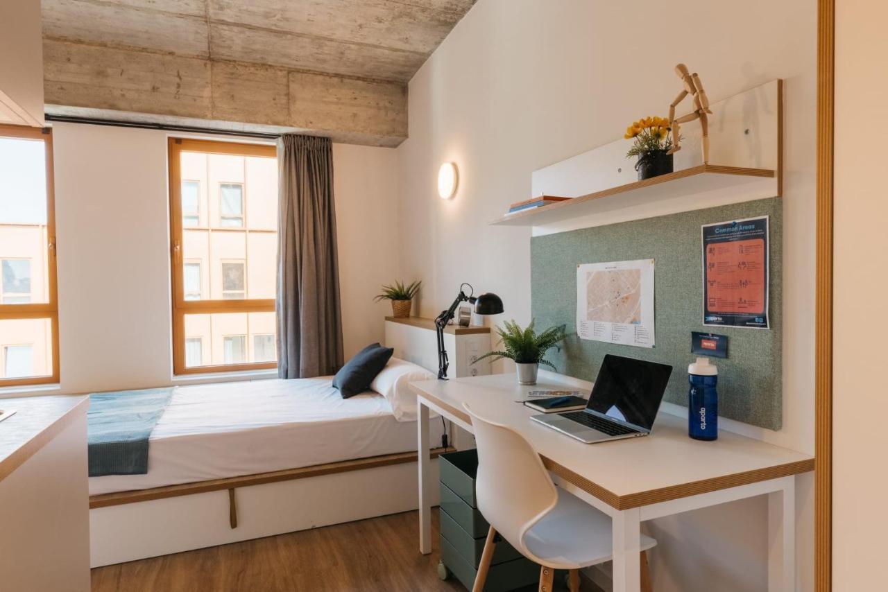 For Students Studying In Barcelona Only - Stunning Spacious Studios And Private Rooms At Pallars Student Accommodation المظهر الخارجي الصورة