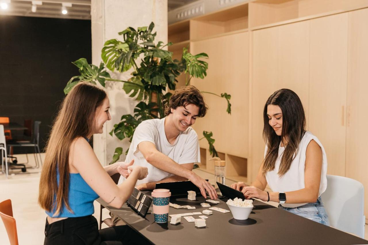 For Students Studying In Barcelona Only - Stunning Spacious Studios And Private Rooms At Pallars Student Accommodation المظهر الخارجي الصورة