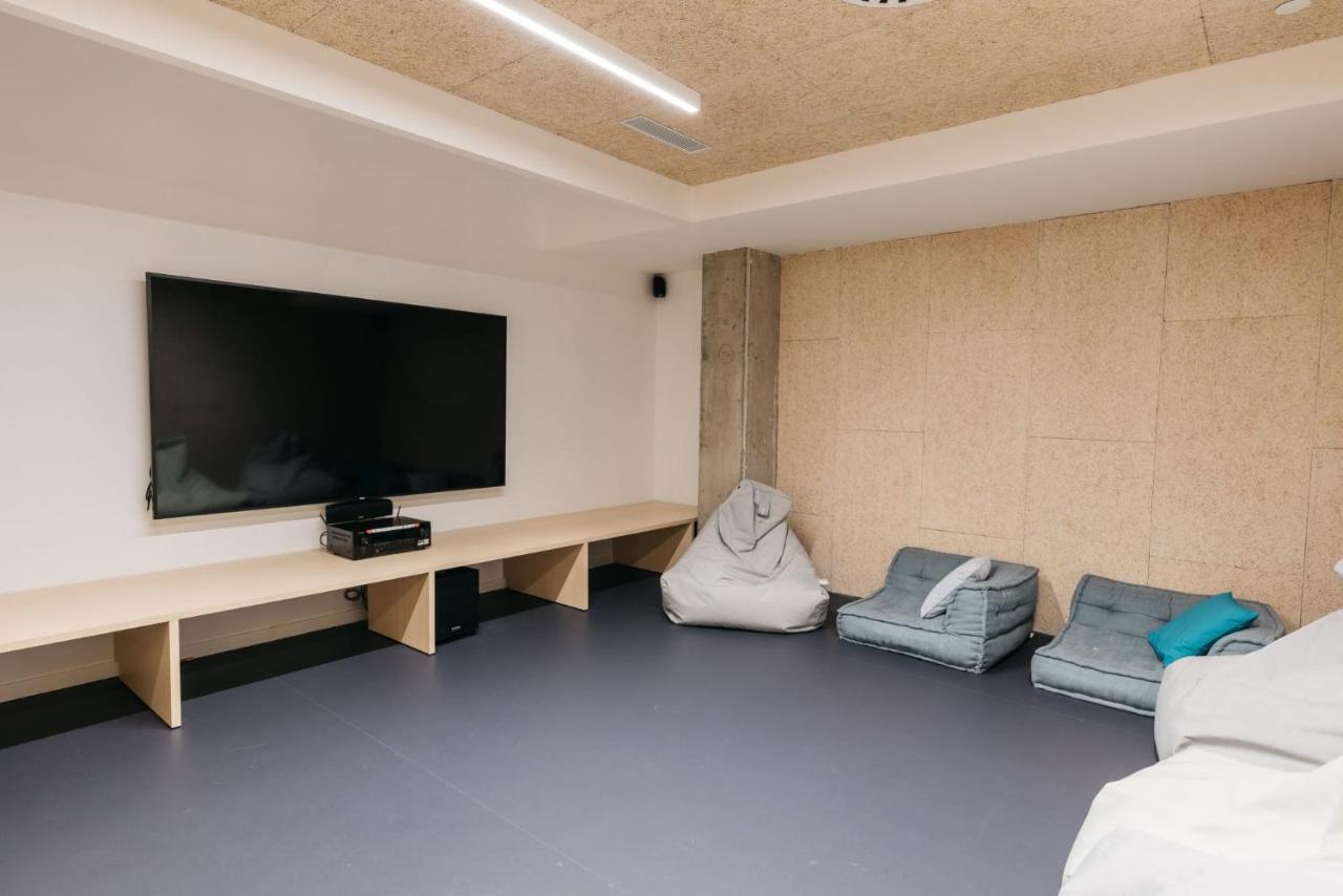 For Students Studying In Barcelona Only - Stunning Spacious Studios And Private Rooms At Pallars Student Accommodation المظهر الخارجي الصورة