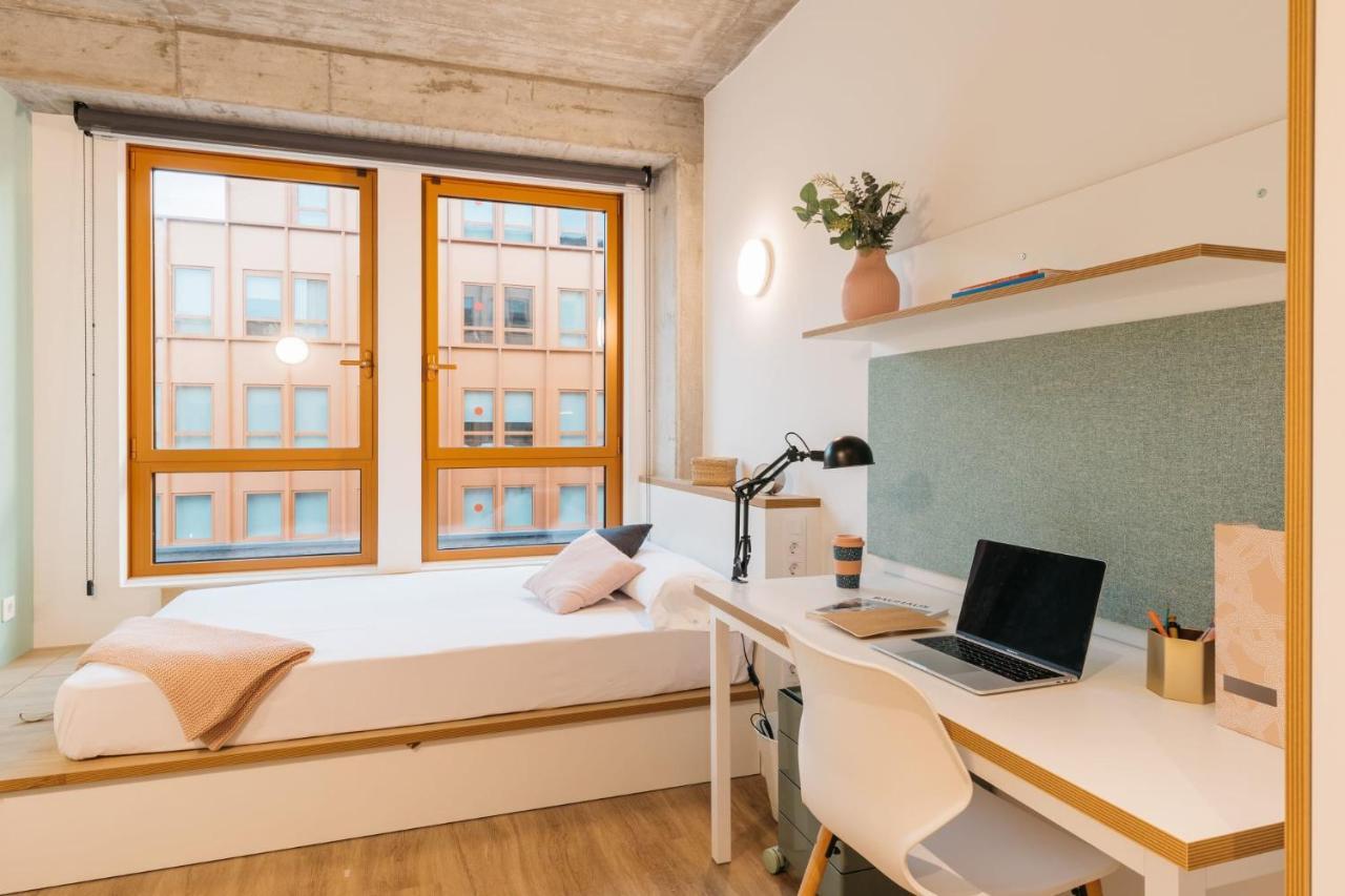 For Students Studying In Barcelona Only - Stunning Spacious Studios And Private Rooms At Pallars Student Accommodation المظهر الخارجي الصورة